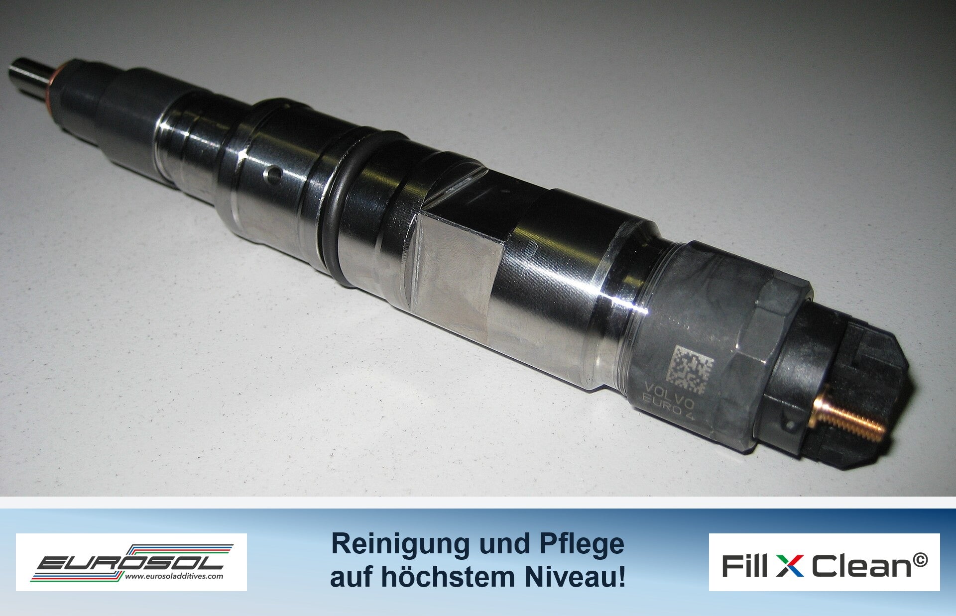 Common-Rail-Dieselinjektor mit Gehäuse, Anschlüssen und Düsenspitze
